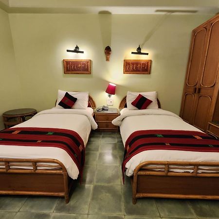 Palace On Ganges - Heritage Hotel Varanasi Ngoại thất bức ảnh