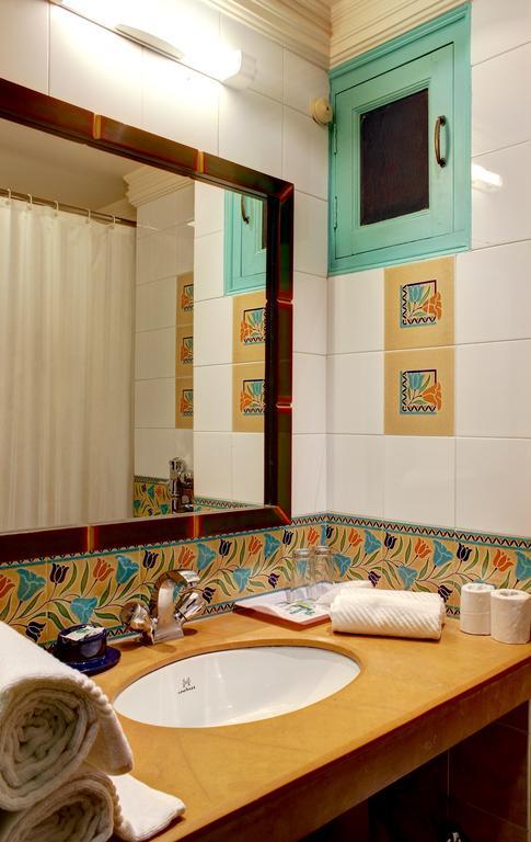 Palace On Ganges - Heritage Hotel Varanasi Ngoại thất bức ảnh