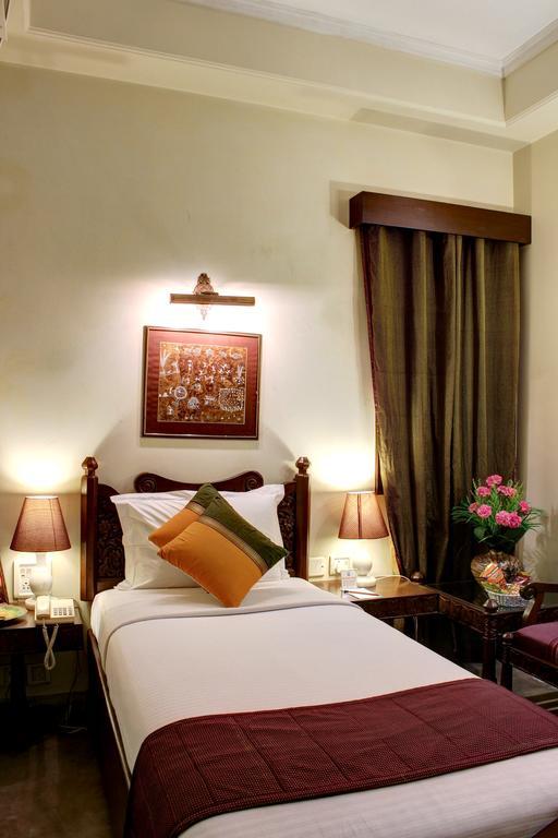 Palace On Ganges - Heritage Hotel Varanasi Ngoại thất bức ảnh