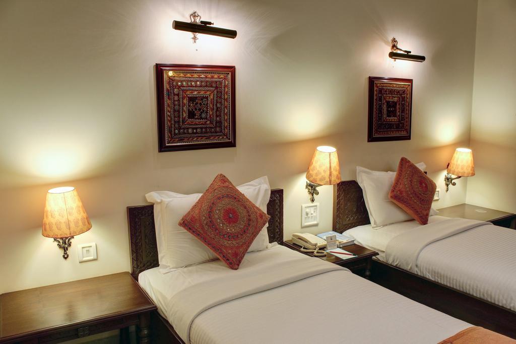Palace On Ganges - Heritage Hotel Varanasi Ngoại thất bức ảnh