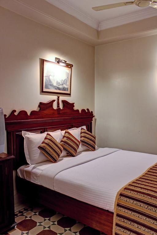 Palace On Ganges - Heritage Hotel Varanasi Ngoại thất bức ảnh
