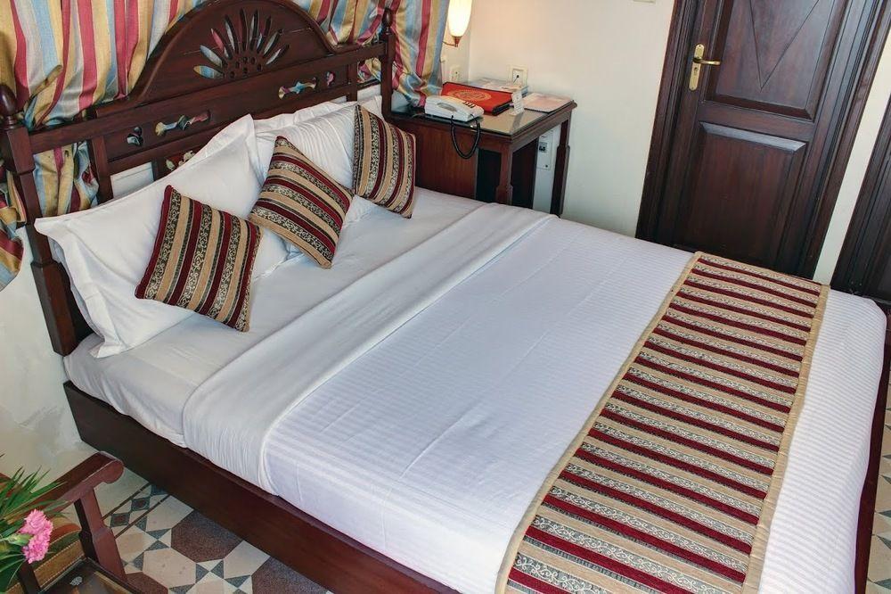 Palace On Ganges - Heritage Hotel Varanasi Ngoại thất bức ảnh