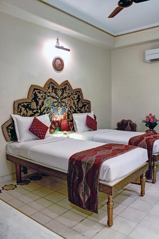 Palace On Ganges - Heritage Hotel Varanasi Ngoại thất bức ảnh